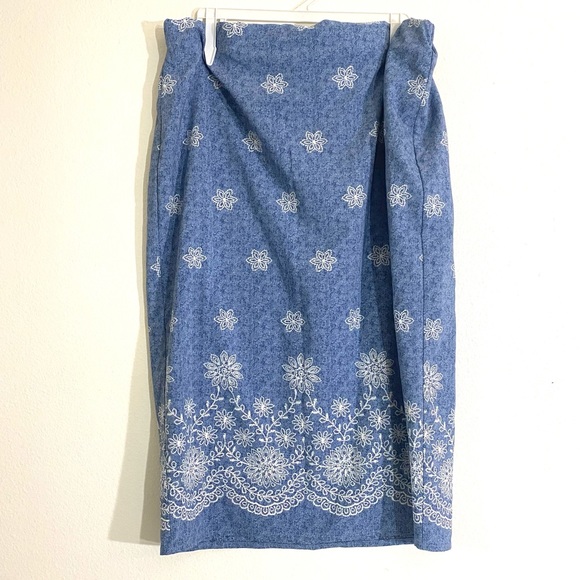 Denim patterned floral two piece skirt set, sz LG - Picture 4 of 9